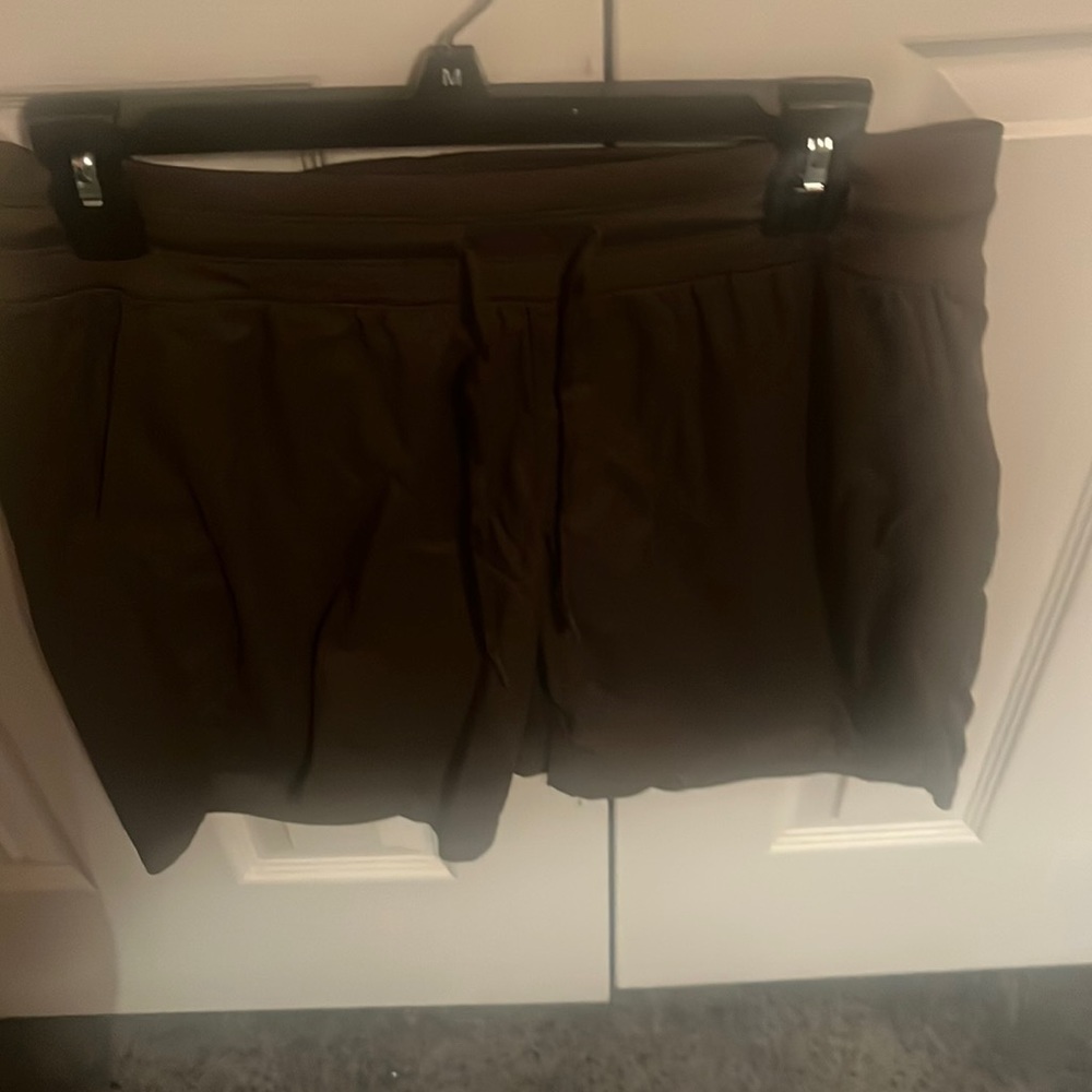 Medium, olive Northface Shorts